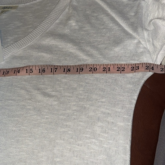 Style & Co bright white V-neck pullover sweater size Medium - Picture 3 of 4